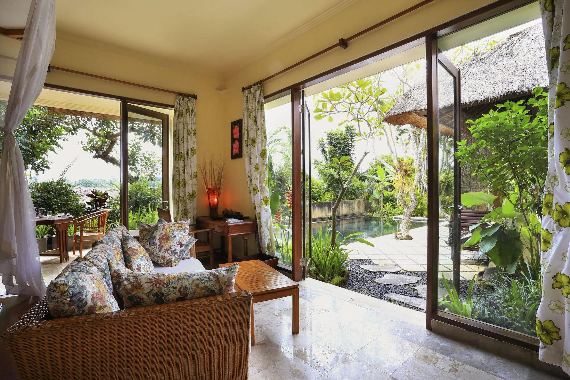 กายาตรี อูบุด Bed & Breakfast ภายนอก รูปภาพ