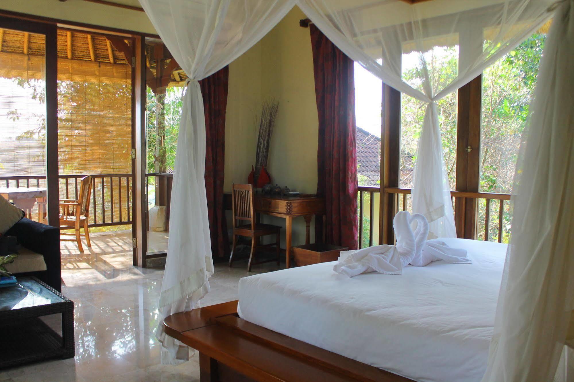 กายาตรี อูบุด Bed & Breakfast ภายนอก รูปภาพ