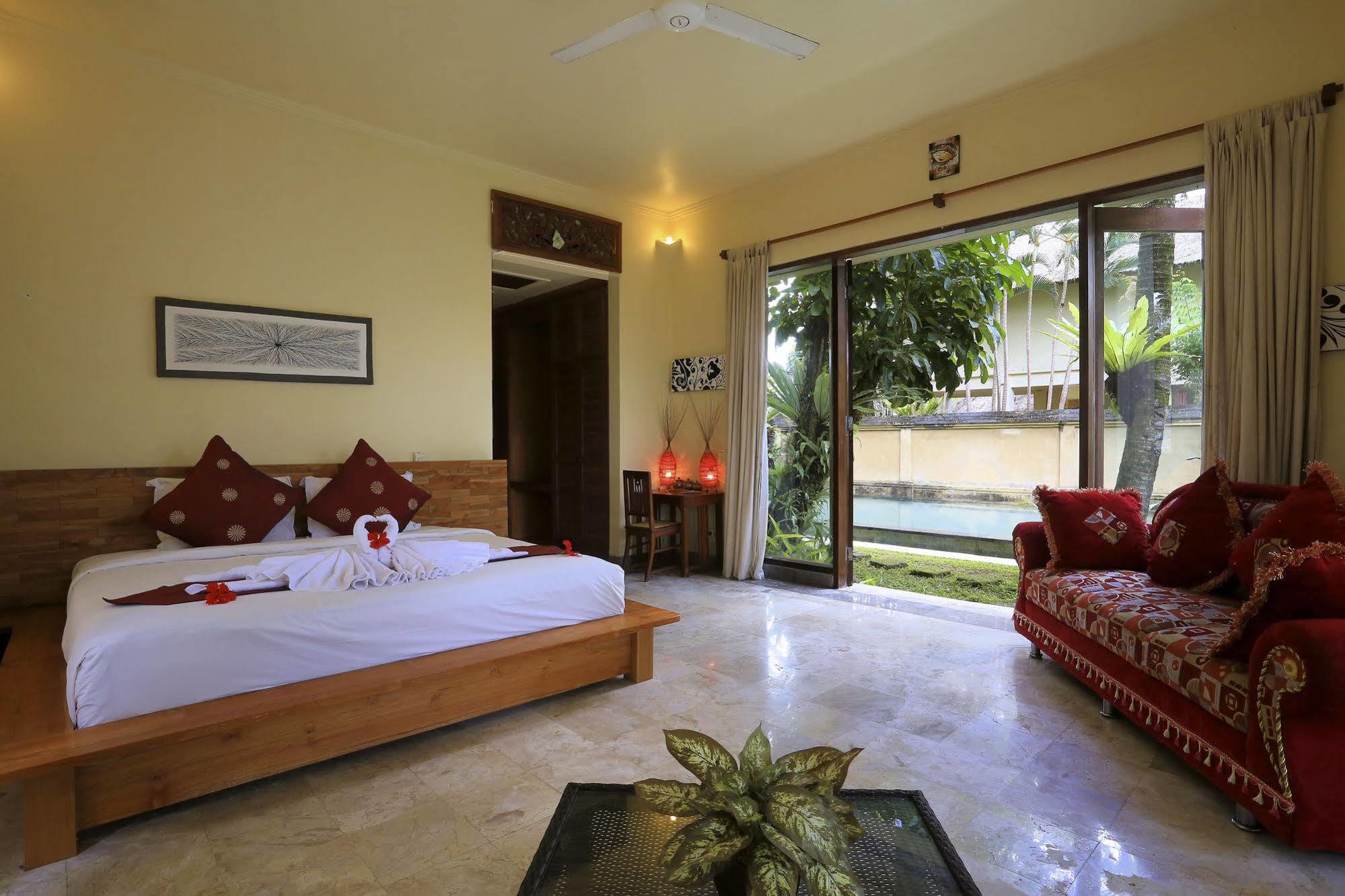 กายาตรี อูบุด Bed & Breakfast ภายนอก รูปภาพ