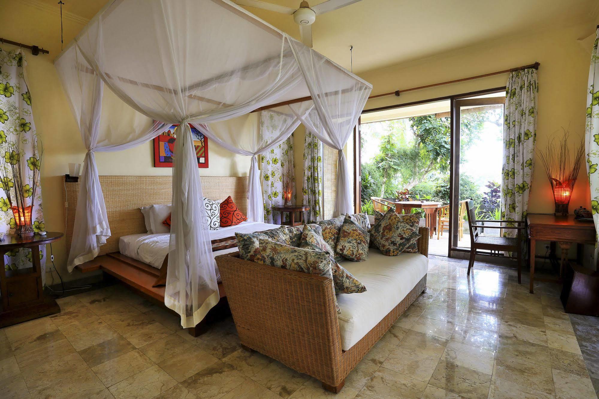กายาตรี อูบุด Bed & Breakfast ภายนอก รูปภาพ