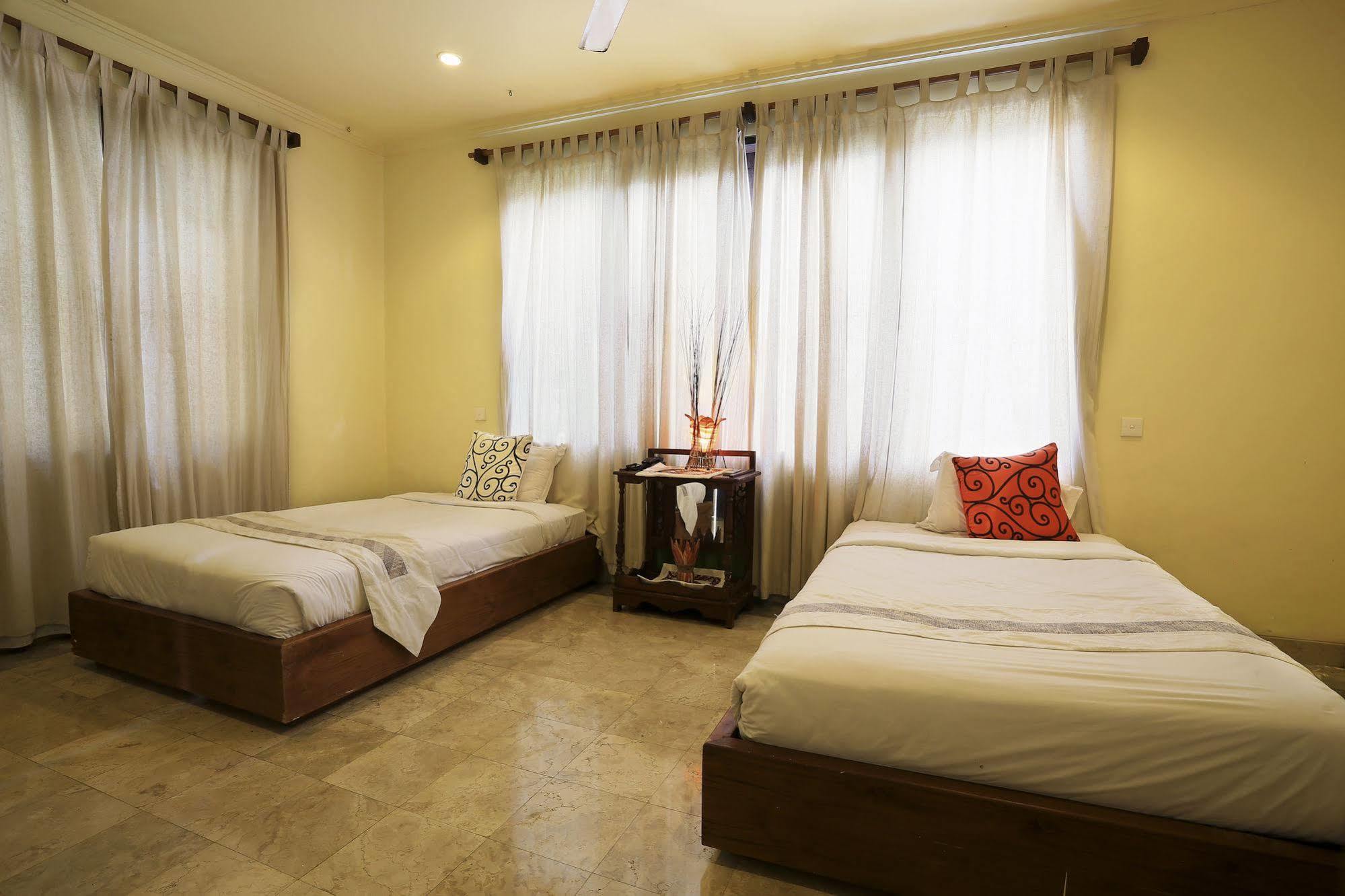กายาตรี อูบุด Bed & Breakfast ภายนอก รูปภาพ