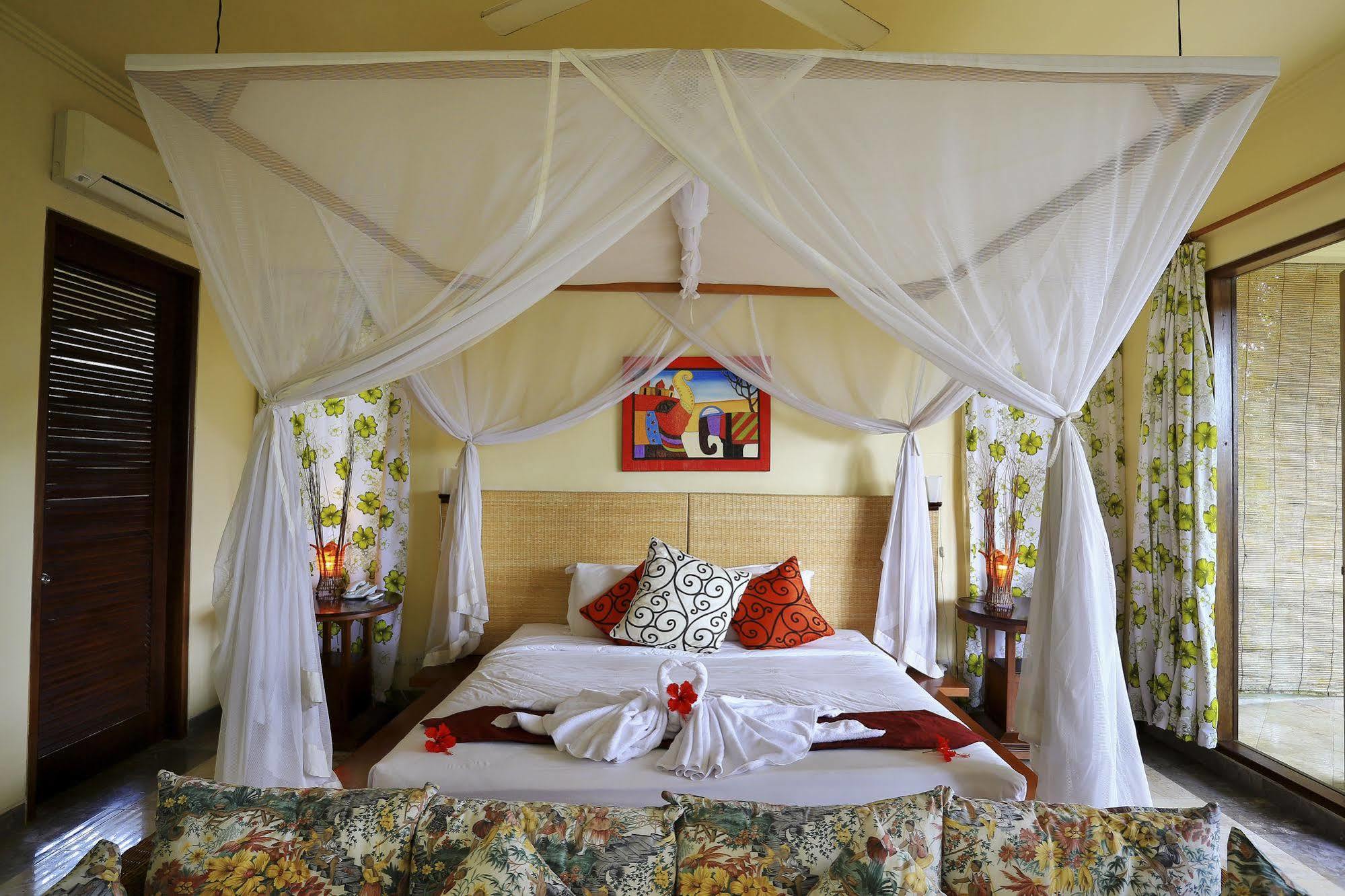 กายาตรี อูบุด Bed & Breakfast ภายนอก รูปภาพ